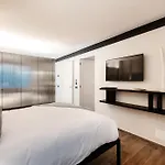 Holidays - By Myhomeincomo Pensión 3*