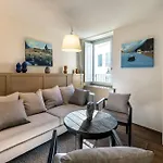 Pensión Holidays - By Myhomeincomo 3*