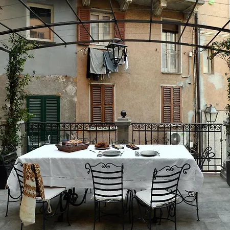 Holidays - By Myhomeincomo Гостевой дом