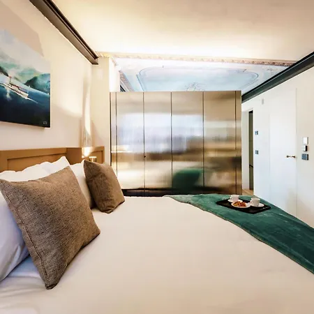Holidays - By Myhomeincomo Affittacamere 3*