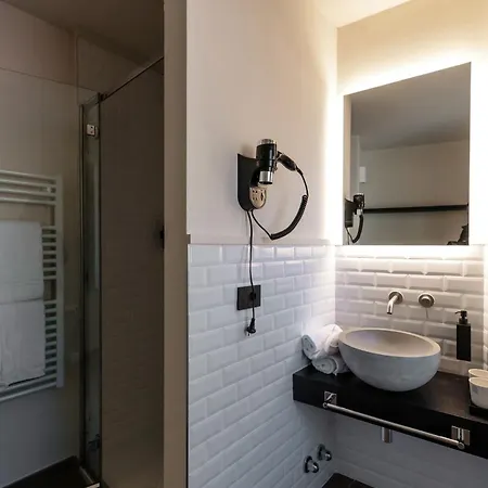 Holidays - By Myhomeincomo Guest house 3*