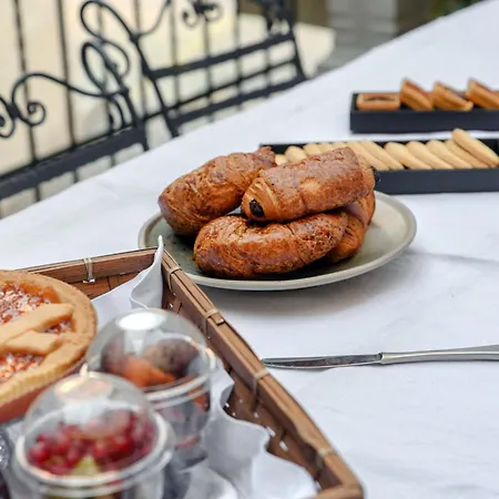 Holidays - By Myhomeincomo Guest house 3*