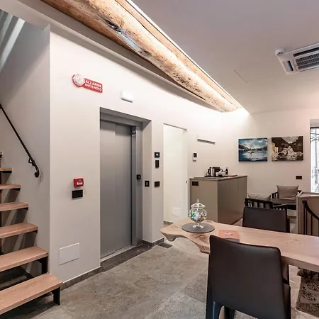 Holidays - By Myhomeincomo Guest house